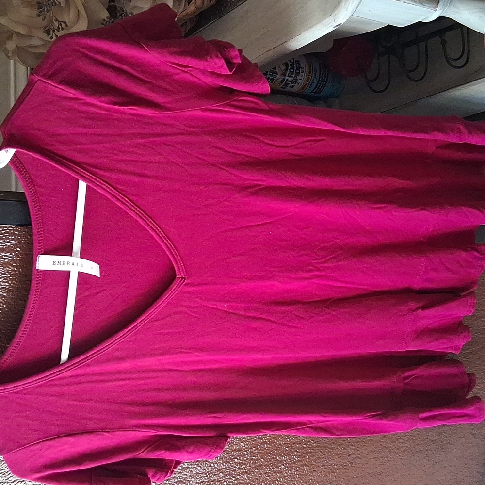 Emerald Fuchsia V-Neck Short Sleeve Tee Ruffle Bottom